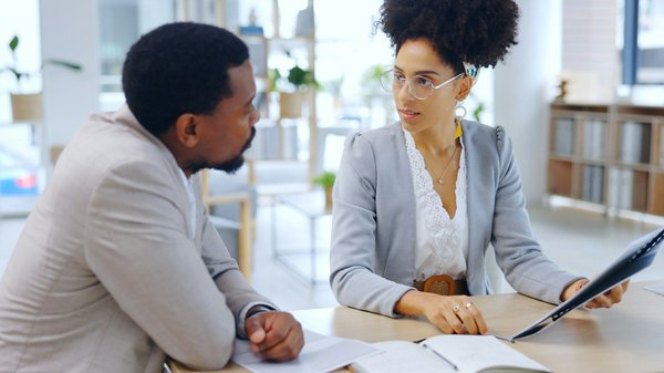 Peut-on trouver une location sur une île grecque avec un cours de philosophie antique?